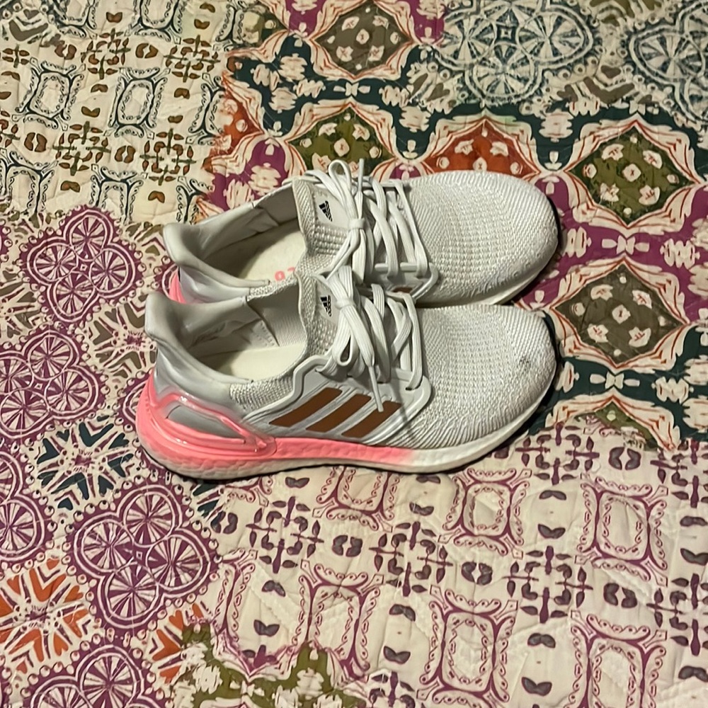 Excellent used condition Adidas shoes!